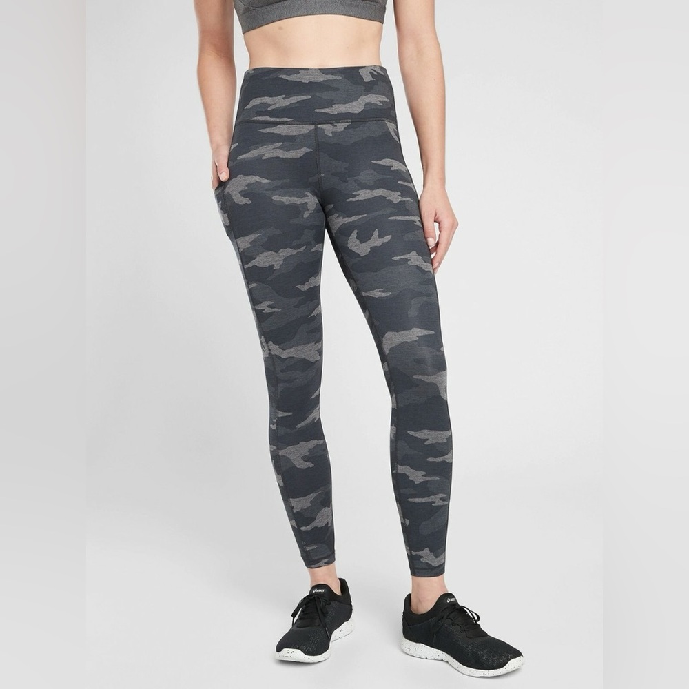 Athleta Ultimate Stash Pocket Camo 7/8 Leggings